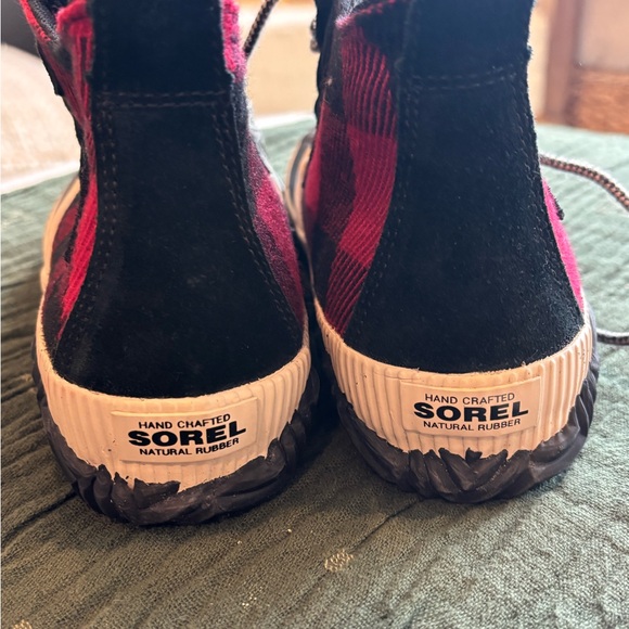 New Sorel Red and Black Plaid Waterproof Ankle Boots - Picture 7 of 8